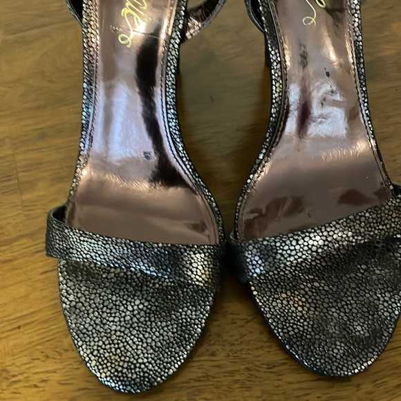 Fergie Platinum Heels - Picture 4 of 6